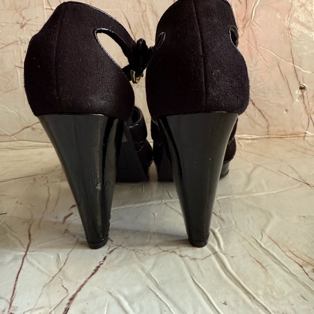 Christian Siriano Womens Heels size 7.5 Black Suade - Picture 2 of 6